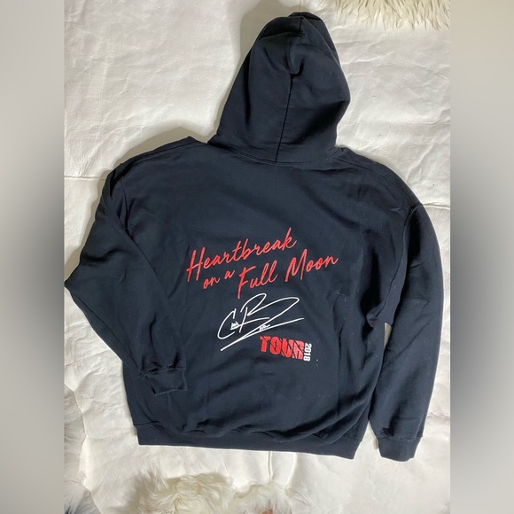 Heartbreak on a full moon Chris Brown tour hoodie - Picture 2 of 3